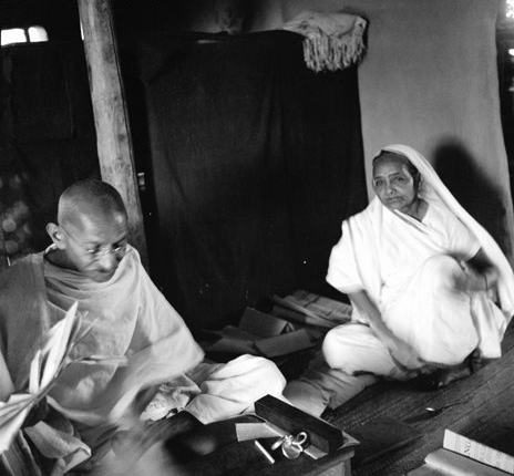 1930ல் மகாத்மாகாந்தி கஸ்தூரிபாய் tamildeepam